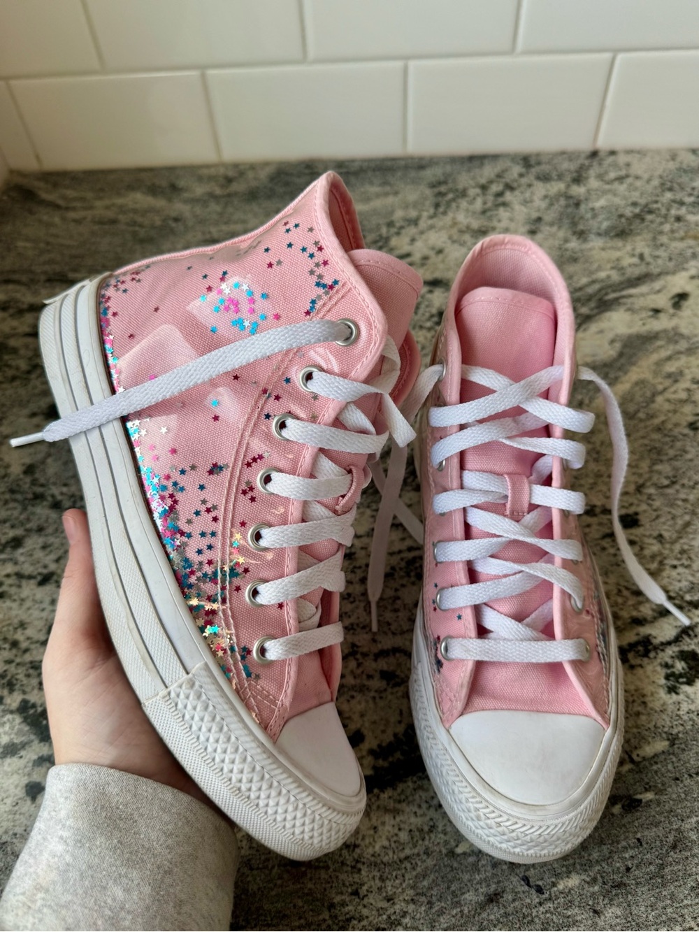 AMAZING Pink Converse with glitter. Kid’s size 3.5. EUC.